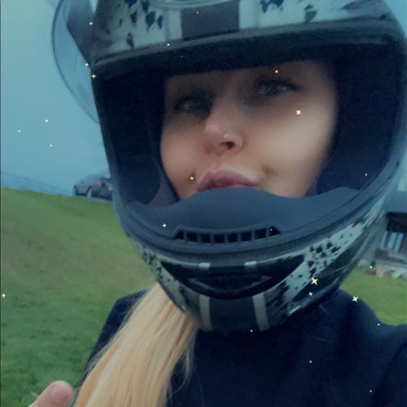 Meet your Posher, Courtney - Picture 3 of 5